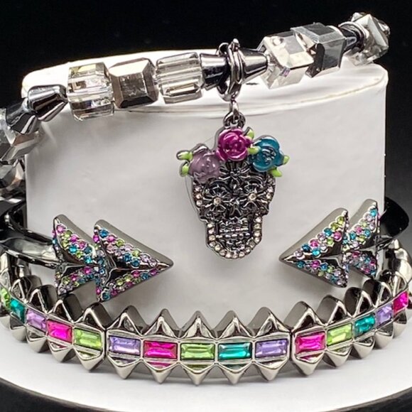 A Glimmer In The Gloom ST894945 Halloween Stack 2025 Candy Skull Charm - Picture 1 of 4